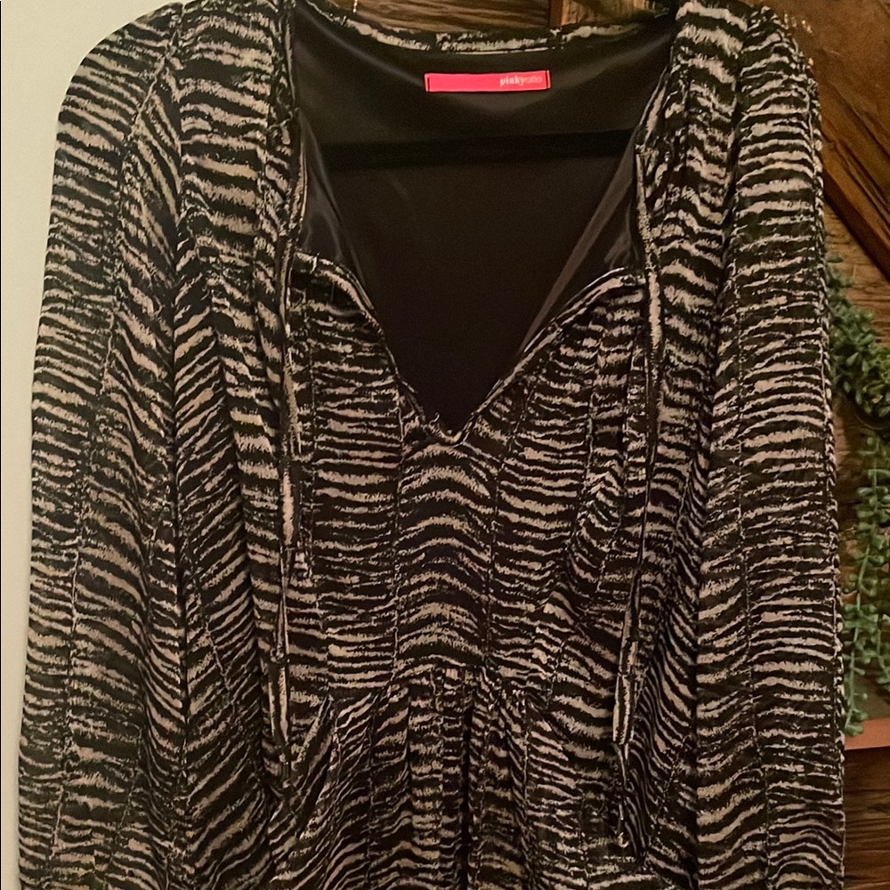 Chic Print Tunic - Picture 2 of 3